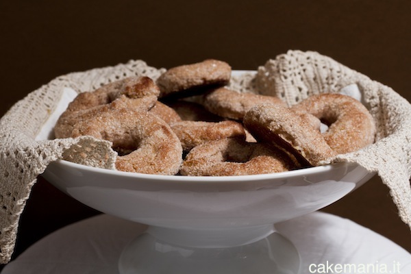Ciambelline zucchero e vino.