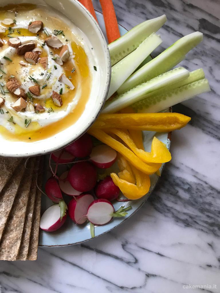dip feta montata con yogurt greco